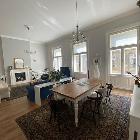 Urban Haven - 3 Beds, 3 Baths, Free Parking, Near Central Market Budapest Kültér fotó