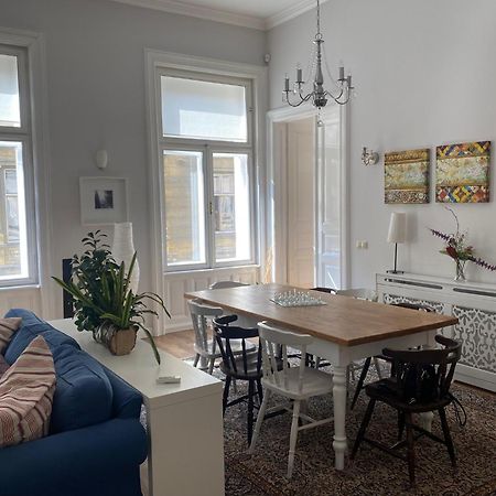 Urban Haven - 3 Beds, 3 Baths, Free Parking, Near Central Market Budapest Kültér fotó