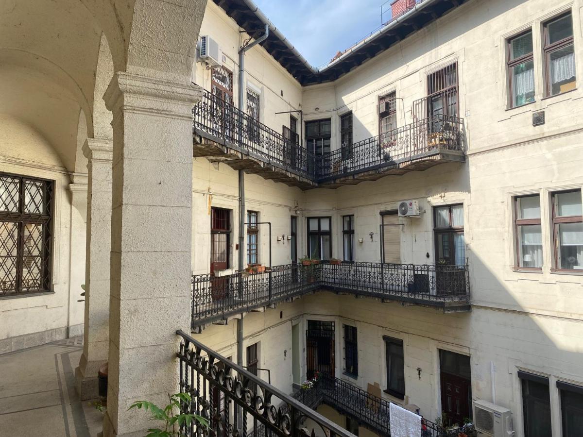 Urban Haven - 3 Beds, 3 Baths, Free Parking, Near Central Market Budapest Kültér fotó