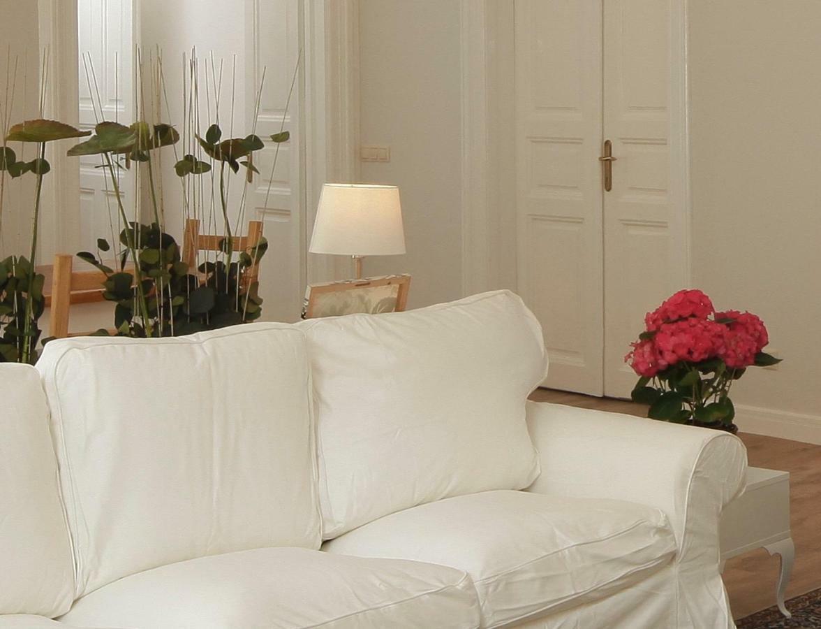 Urban Haven - 3 Beds, 3 Baths, Free Parking, Near Central Market Budapest Kültér fotó