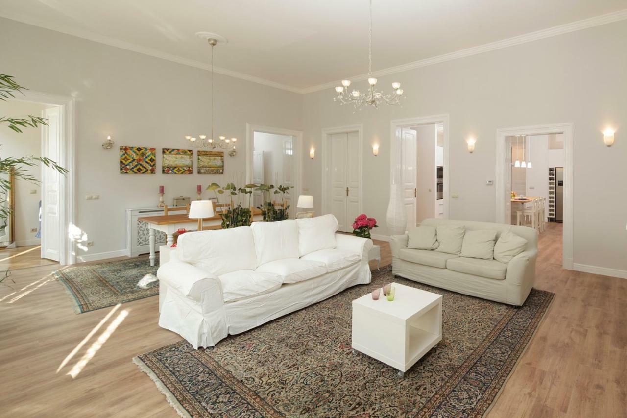 Urban Haven - 3 Beds, 3 Baths, Free Parking, Near Central Market Budapest Kültér fotó