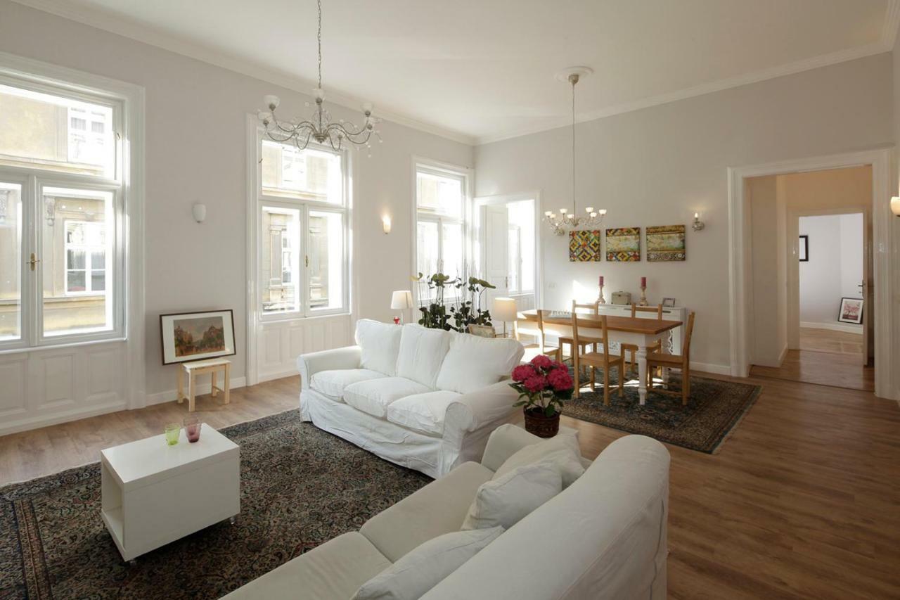 Urban Haven - 3 Beds, 3 Baths, Free Parking, Near Central Market Budapest Kültér fotó