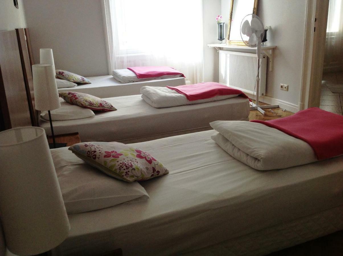 Urban Haven - 3 Beds, 3 Baths, Free Parking, Near Central Market Budapest Kültér fotó