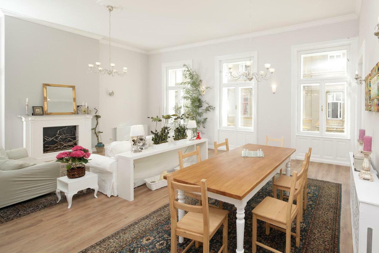 Urban Haven - 3 Beds, 3 Baths, Free Parking, Near Central Market Budapest Kültér fotó